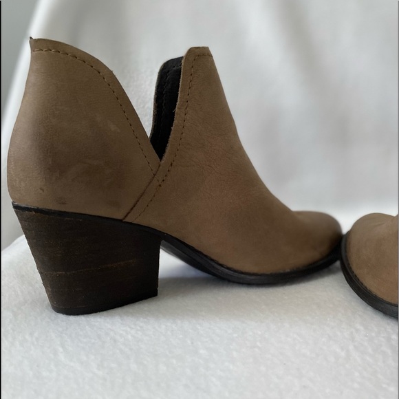 Steve Madden Size 6M Taupe Leather Ankle Boots - Picture 12 of 16